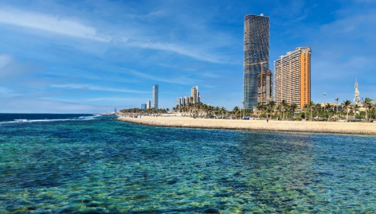 Katar, Zatoka Perska oraz widok na plażę i luksusowe budynki