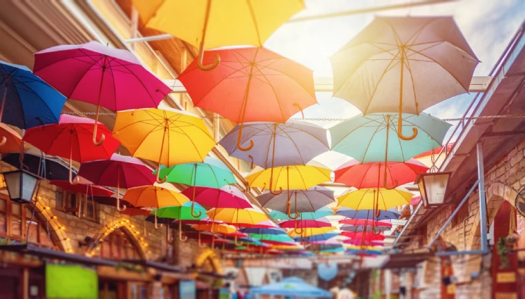 Cypr, parasole w Limassol, piękna pogoda