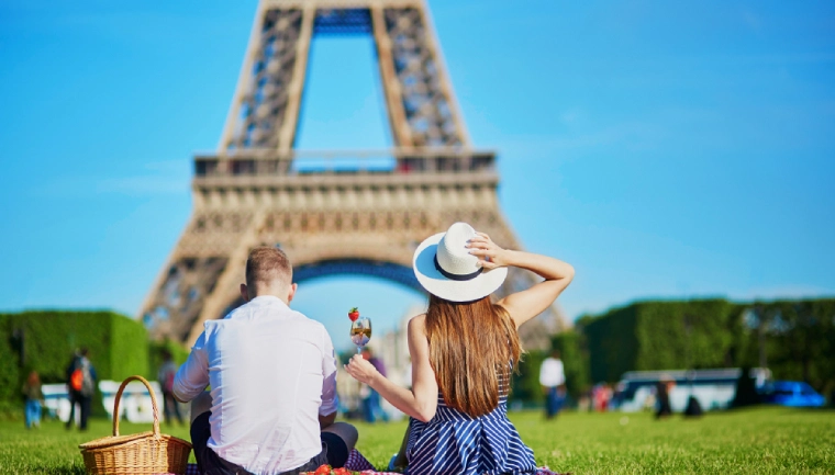 Majówka 2024, Paryż we Francji, Wieża Eiffela
